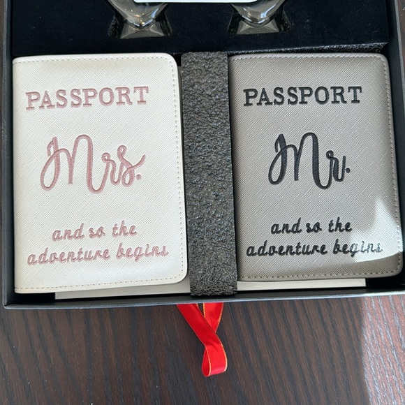 Chelmon Mr. And Mrs. Passport holders, luggage tags, frame, sand keeper nwt - Picture 5 of 6
